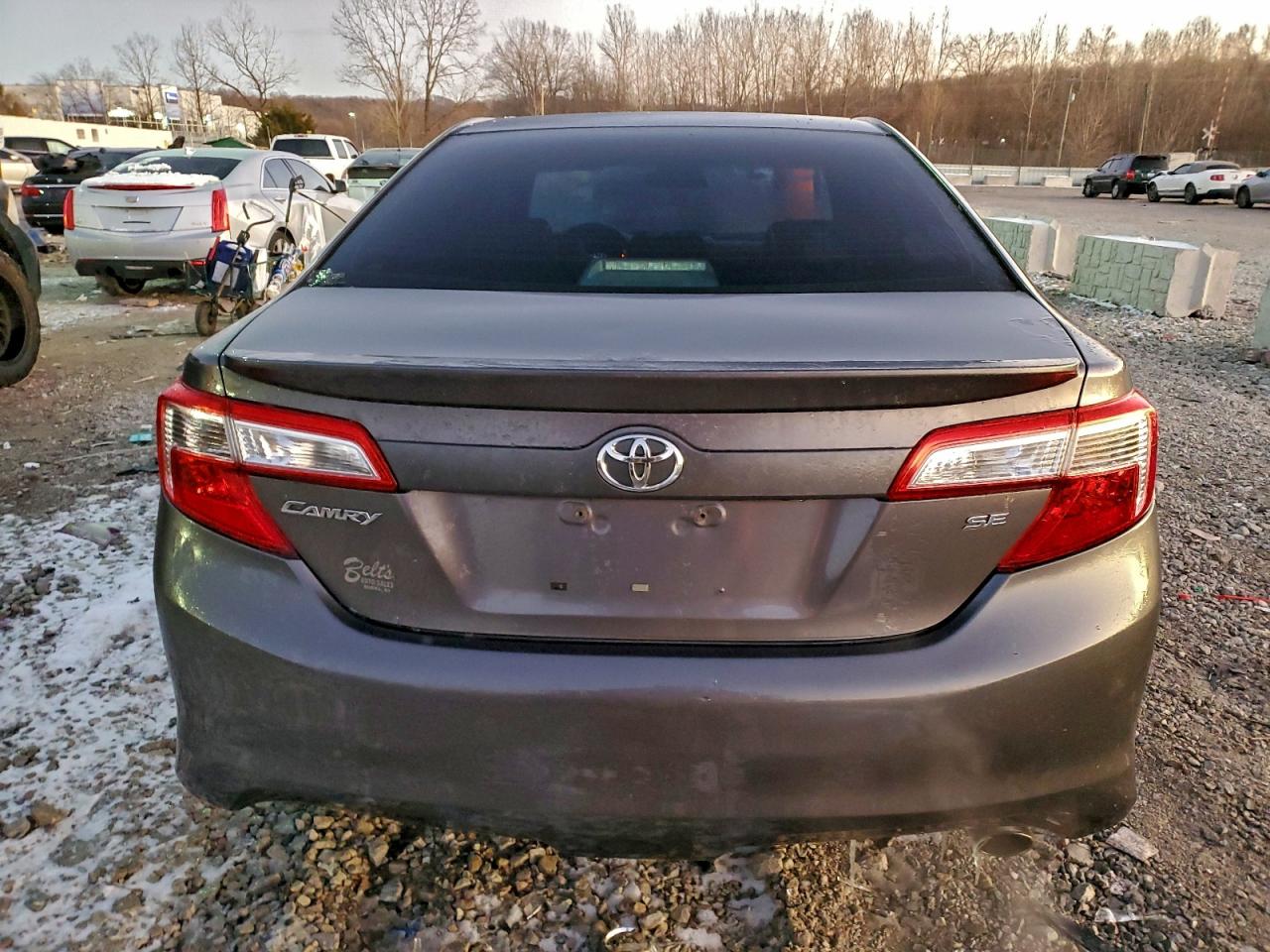 2014 TOYOTA CAMRY SE photo 6