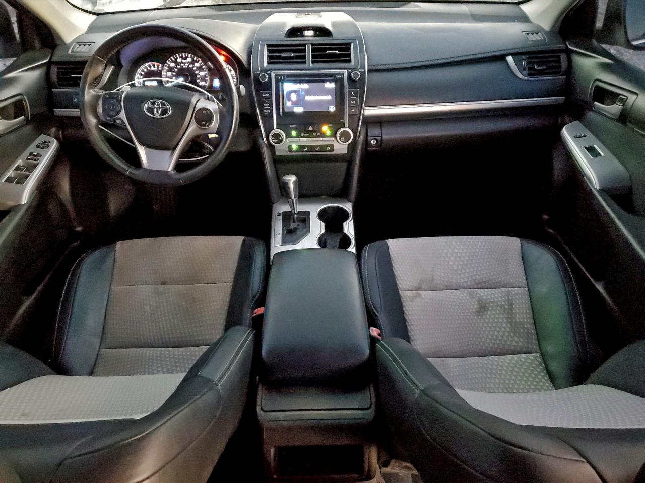 2014 TOYOTA CAMRY SE photo 8
