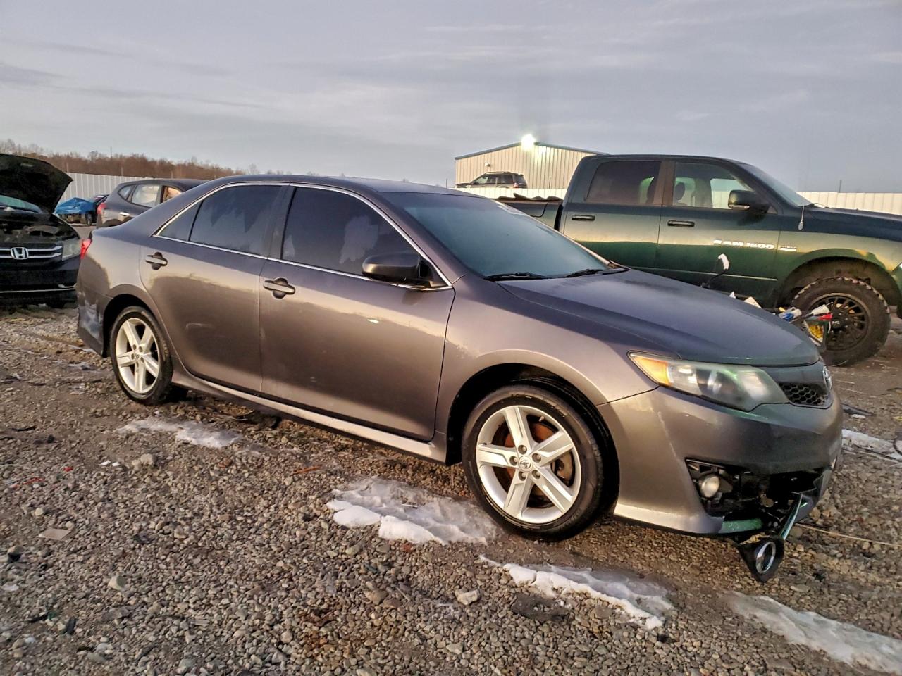 2014 TOYOTA CAMRY SE photo 4