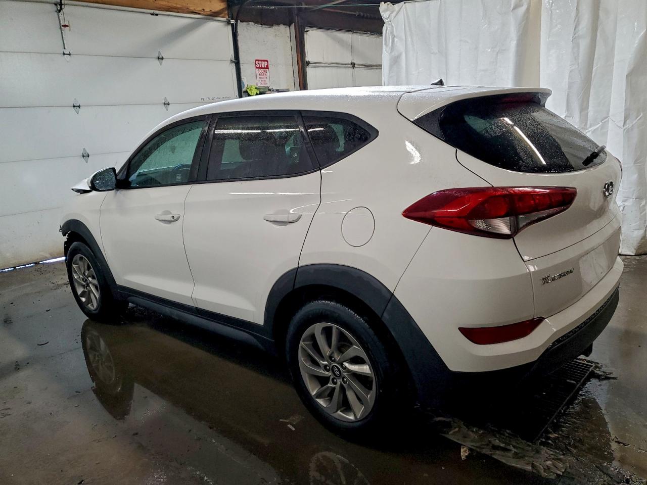 2018 HYUNDAI TUCSON SE photo 2