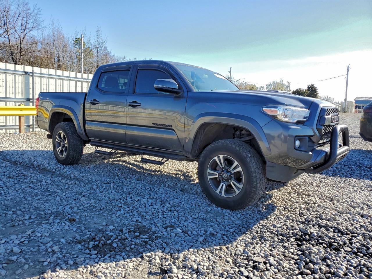 2017 TOYOTA TACOMA DOUBLE CAB photo 4