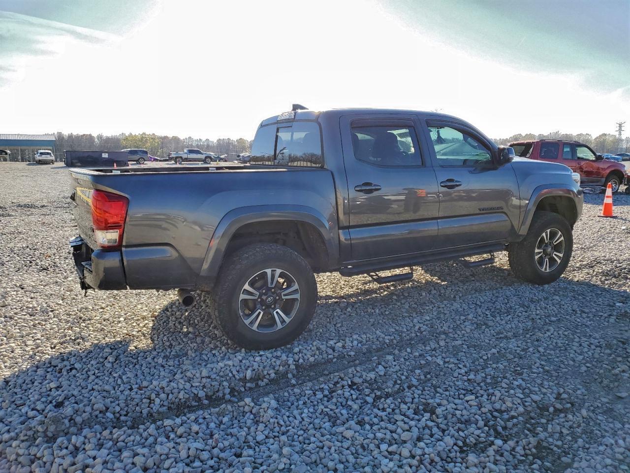 2017 TOYOTA TACOMA DOUBLE CAB photo 3