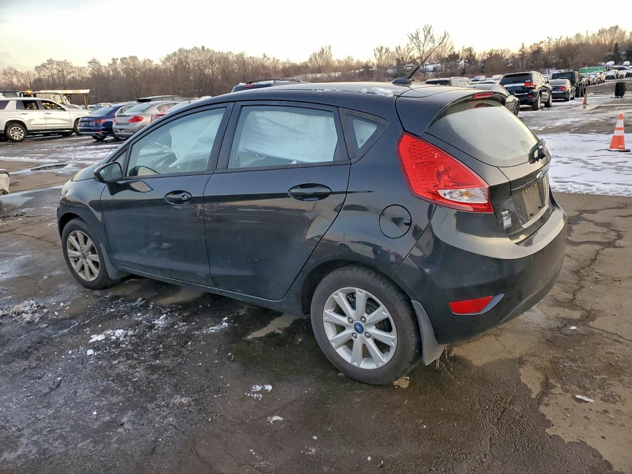 2011 FORD FIESTA SE photo 2