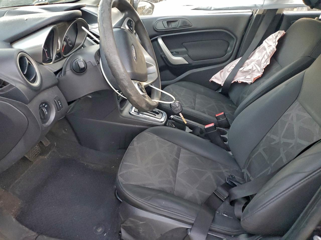 2011 FORD FIESTA SE photo 7