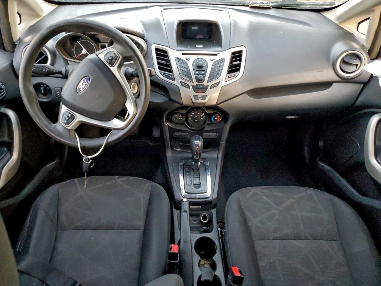 2011 FORD FIESTA SE photo 8