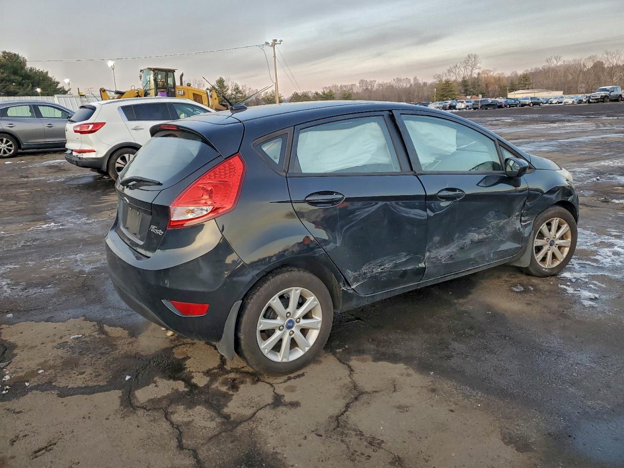 2011 FORD FIESTA SE photo 3
