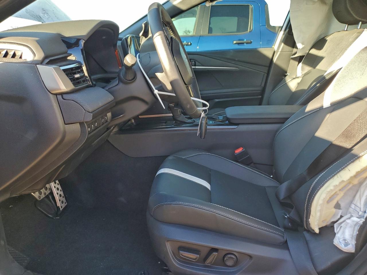 2025 TOYOTA CAMRY XSE photo 7