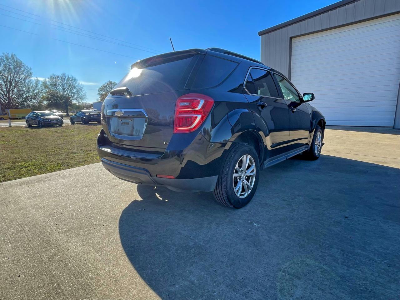 2017 CHEVROLET EQUINOX LT photo 4