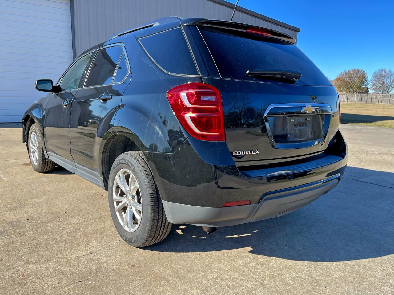 2017 CHEVROLET EQUINOX LT photo 3