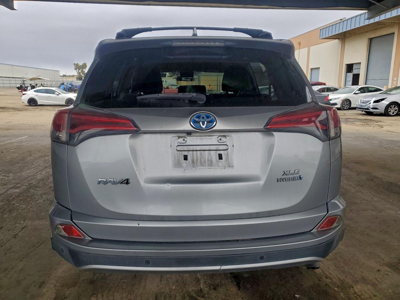 2017 TOYOTA RAV4 HV LE photo 6