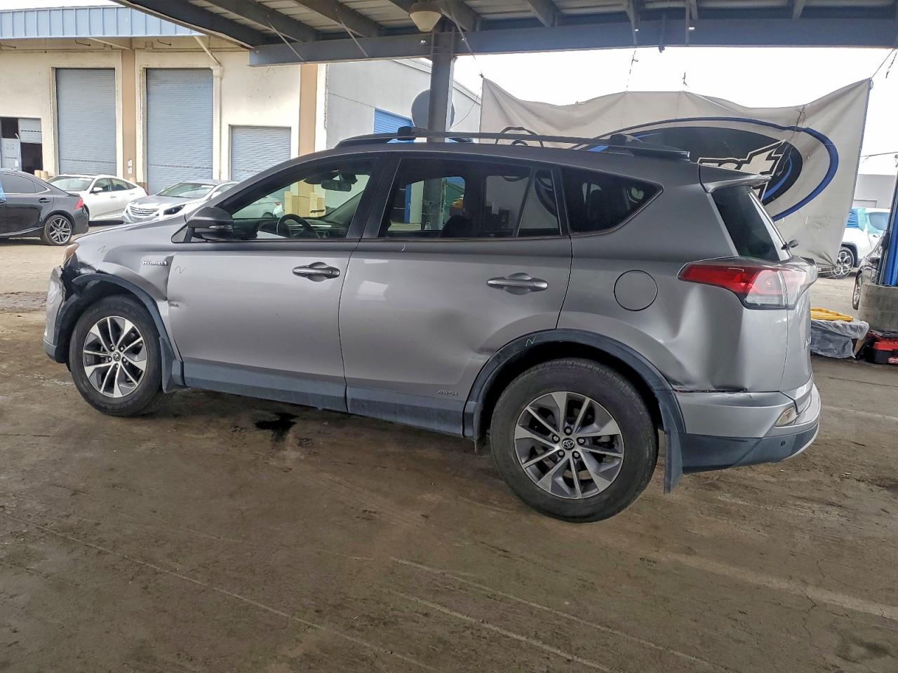 2017 TOYOTA RAV4 HV LE photo 2