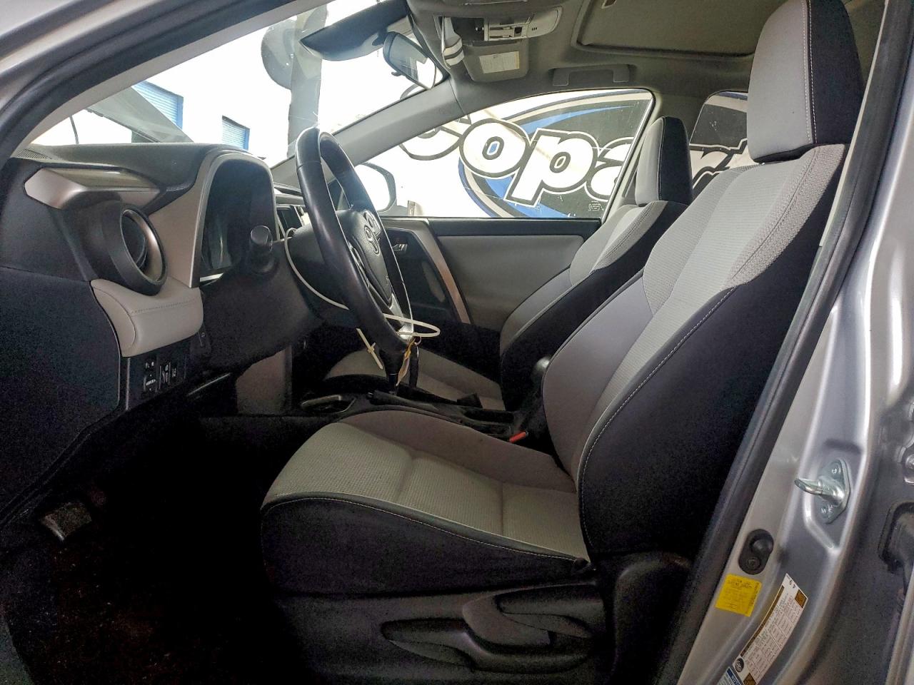 2017 TOYOTA RAV4 HV LE photo 7