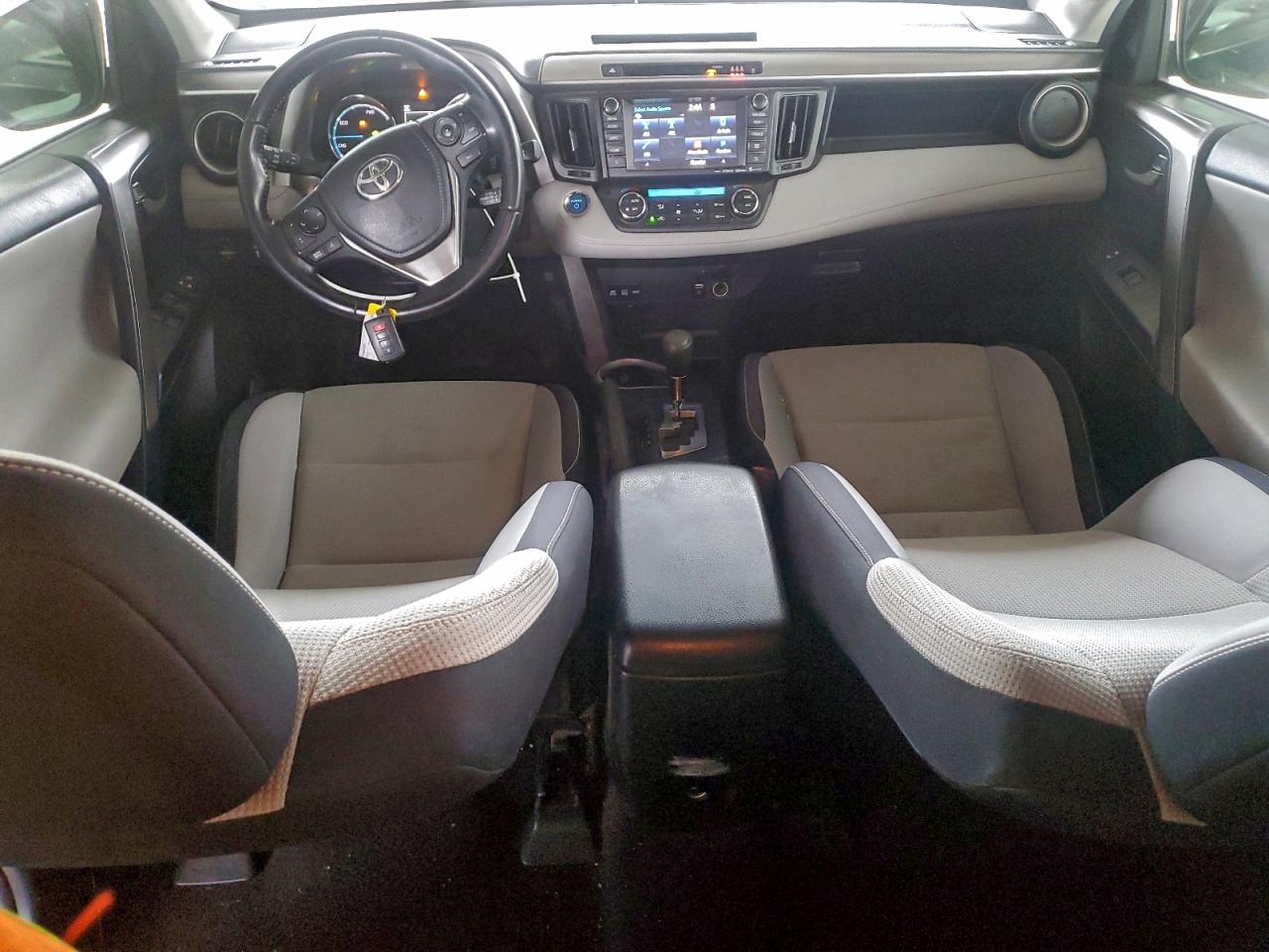 2017 TOYOTA RAV4 HV LE photo 8