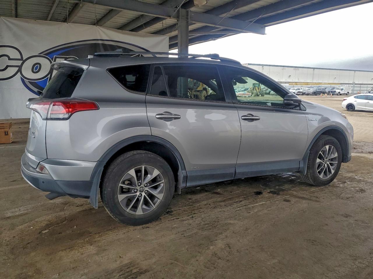 2017 TOYOTA RAV4 HV LE photo 3
