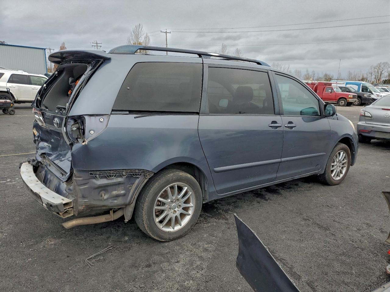 2008 TOYOTA SIENNA photo 3