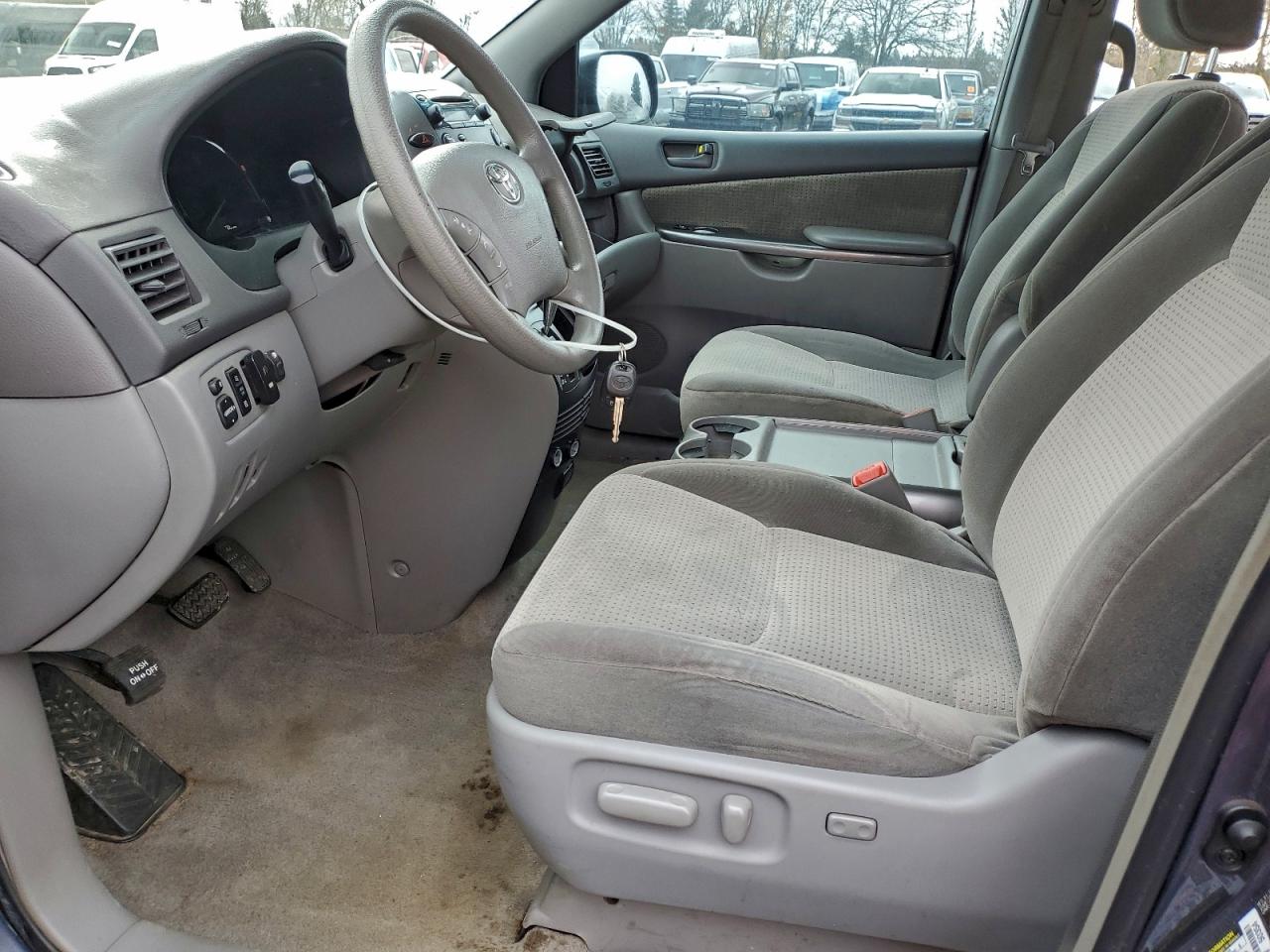 2008 TOYOTA SIENNA photo 7