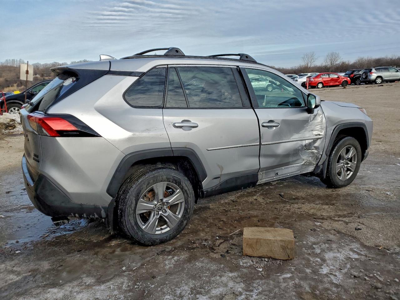 2024 TOYOTA RAV4 XLE photo 3