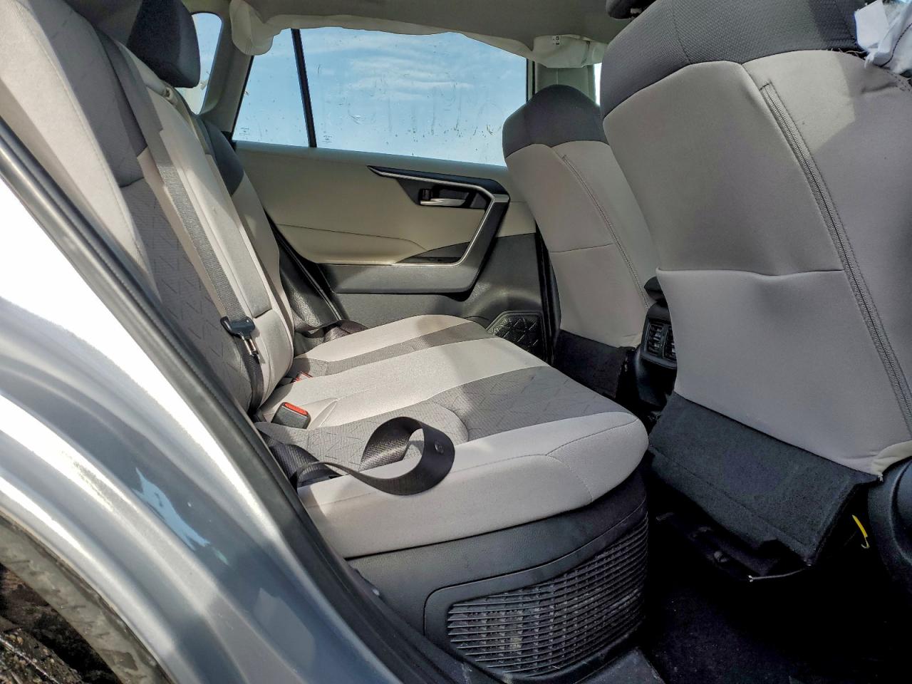 2024 TOYOTA RAV4 XLE photo 11