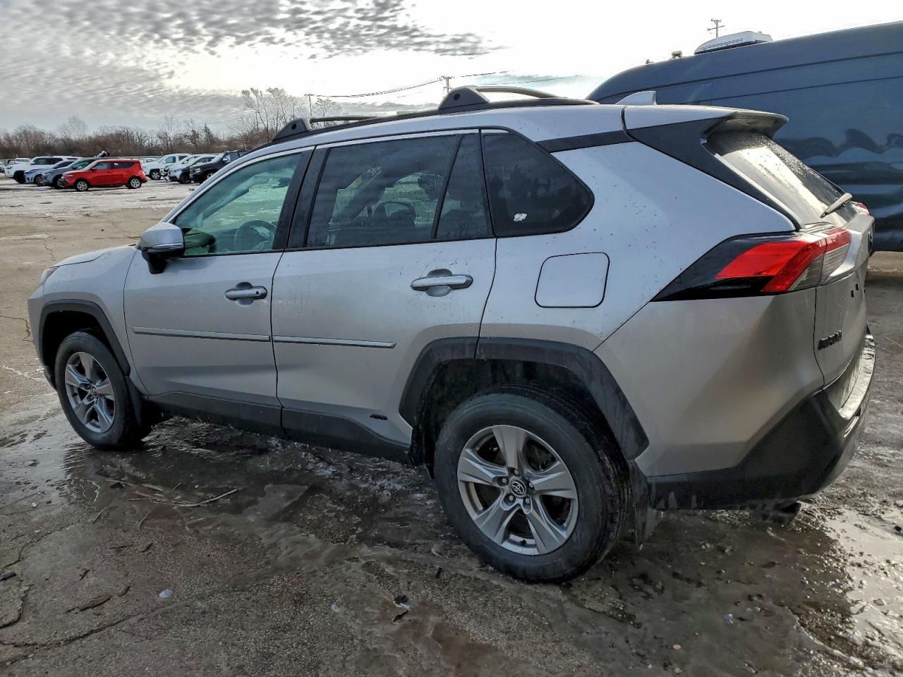2024 TOYOTA RAV4 XLE photo 2
