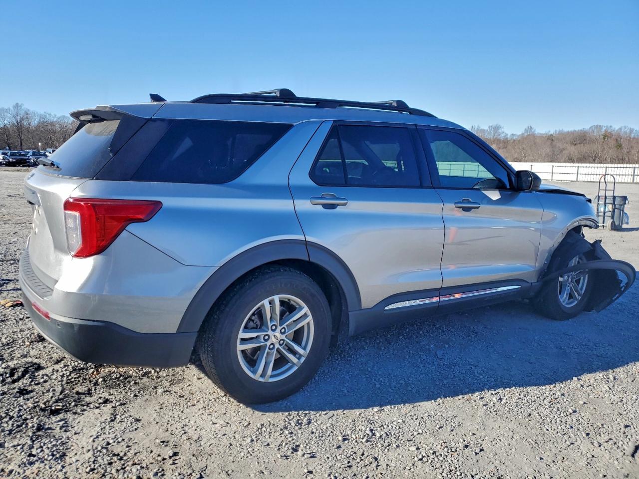 2021 FORD EXPLORER XLT photo 3