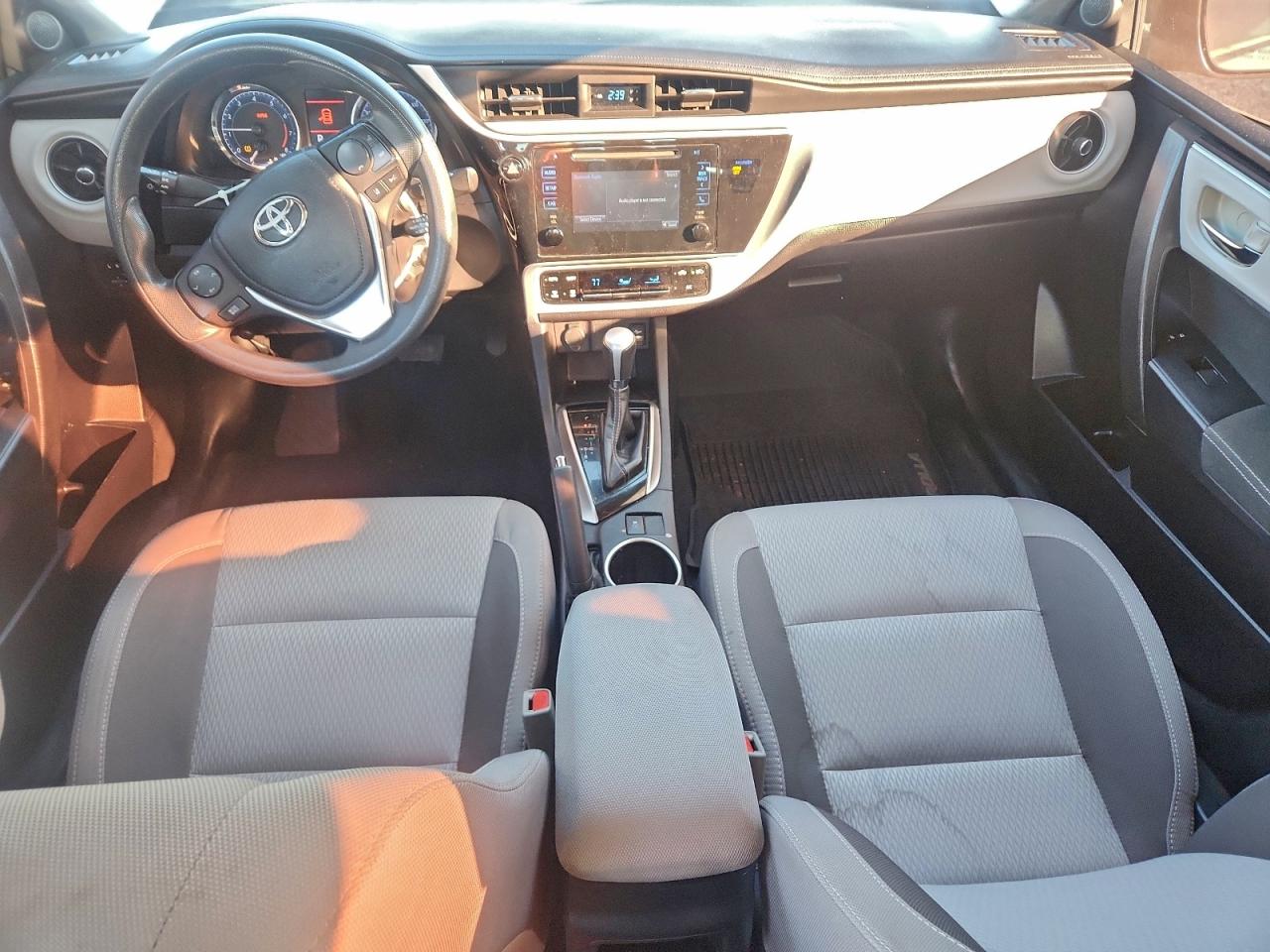 2019 TOYOTA COROLLA L photo 8