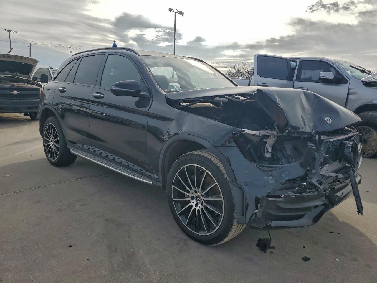 2021 MERCEDES-BENZ GLC 300 photo 4