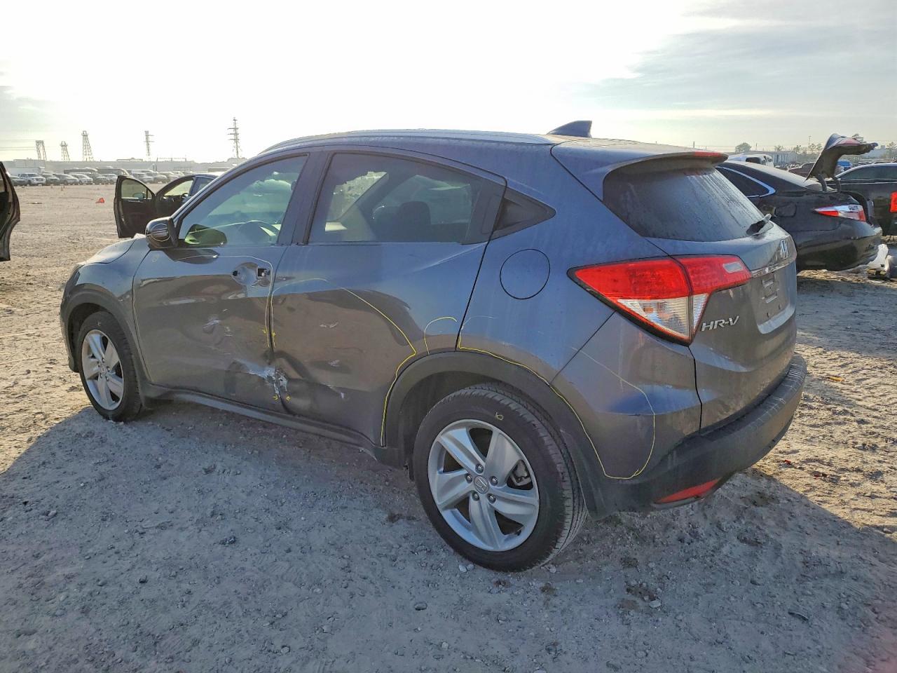 2019 HONDA HR-V EX photo 2