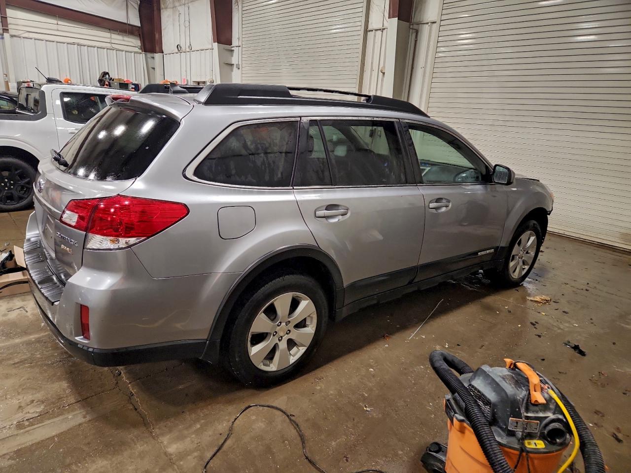 2011 SUBARU OUTBACK 2.5I LIMITED photo 3