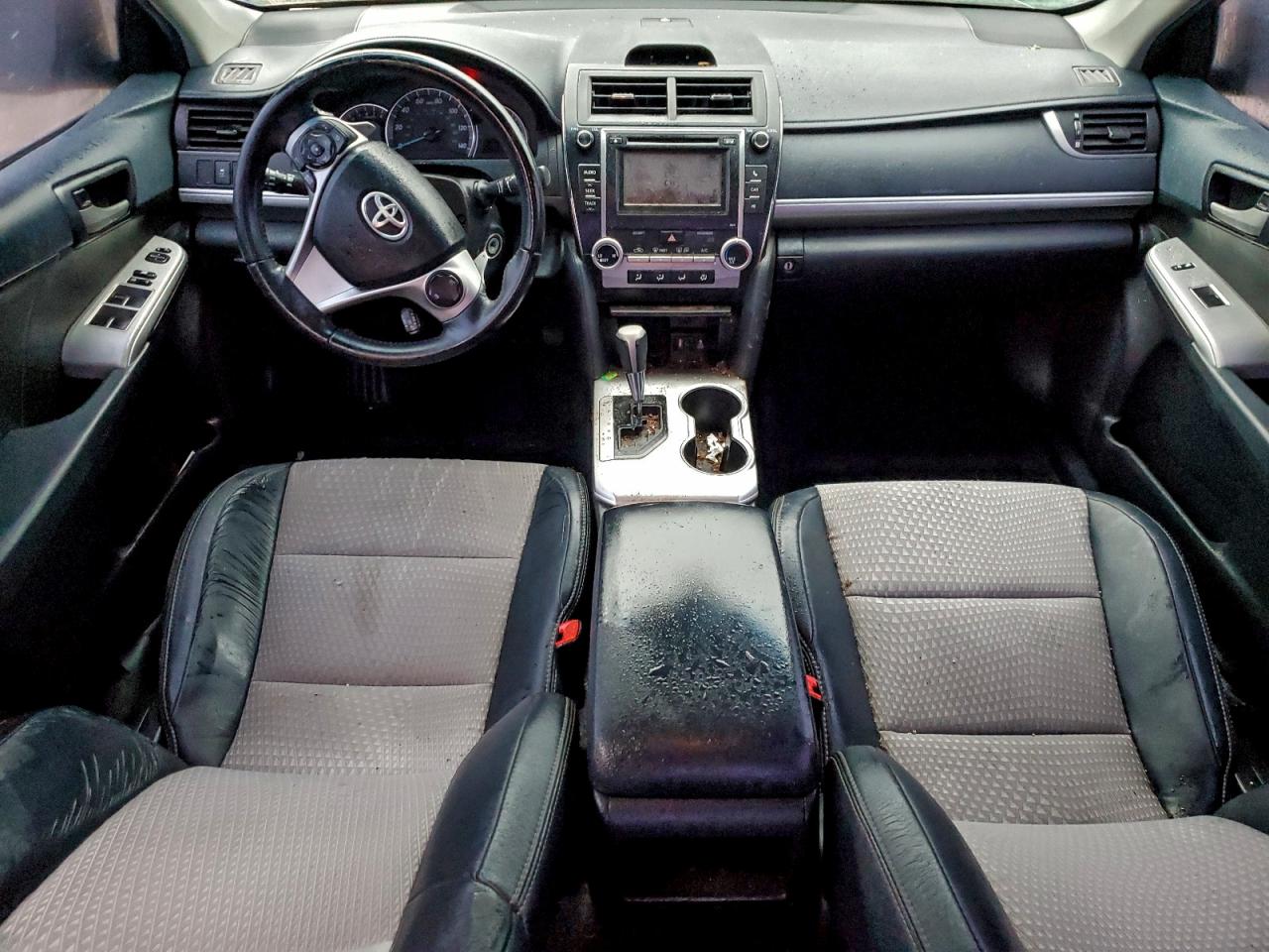 2014 TOYOTA CAMRY L photo 8