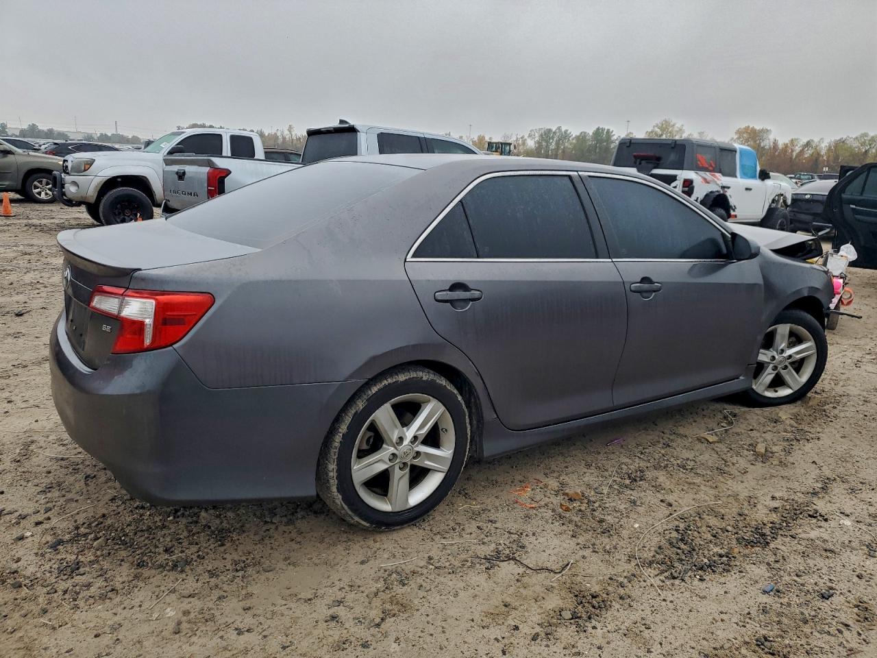 2014 TOYOTA CAMRY L photo 3