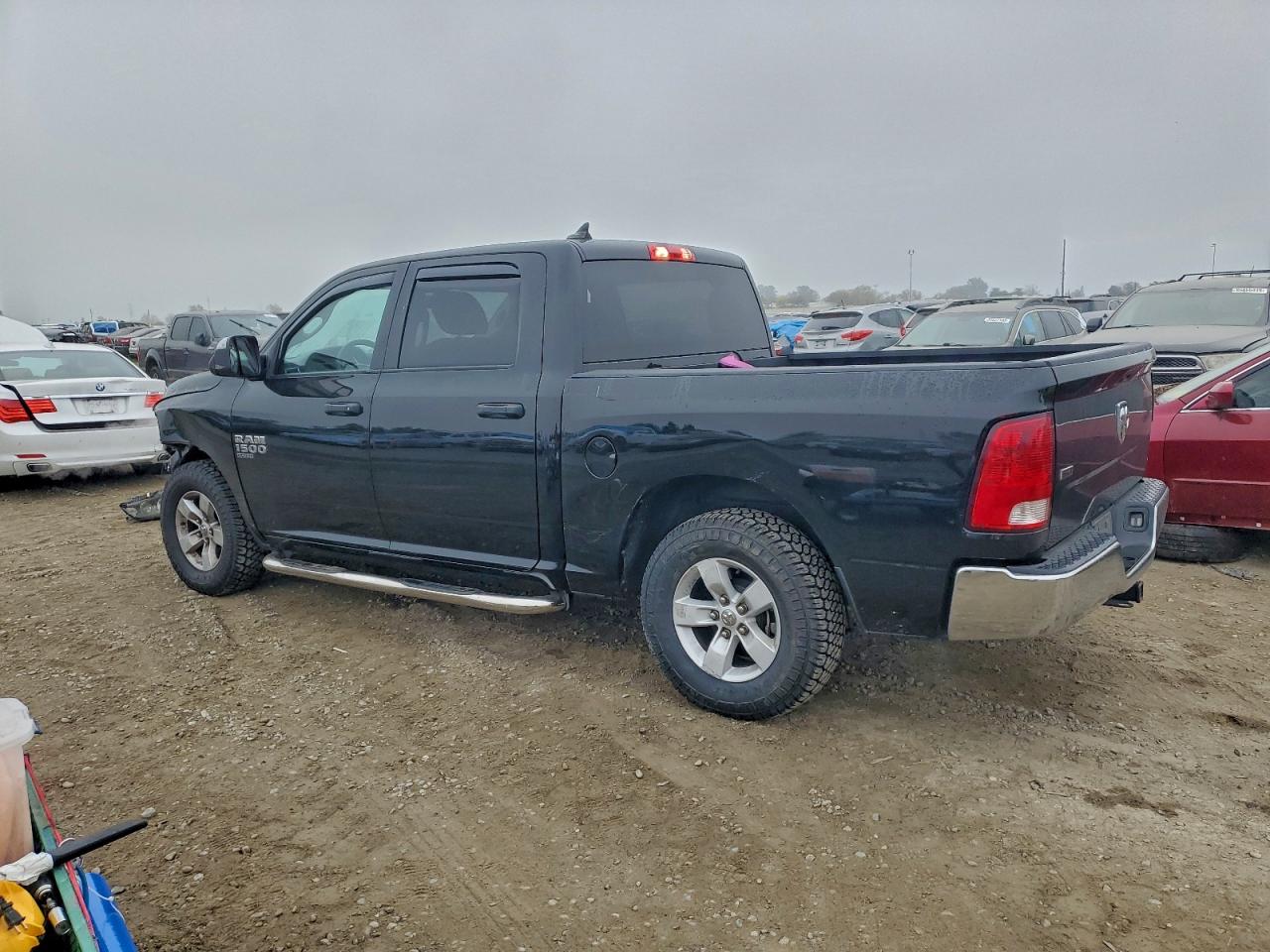 2022 RAM 1500 CLASSIC SLT photo 2