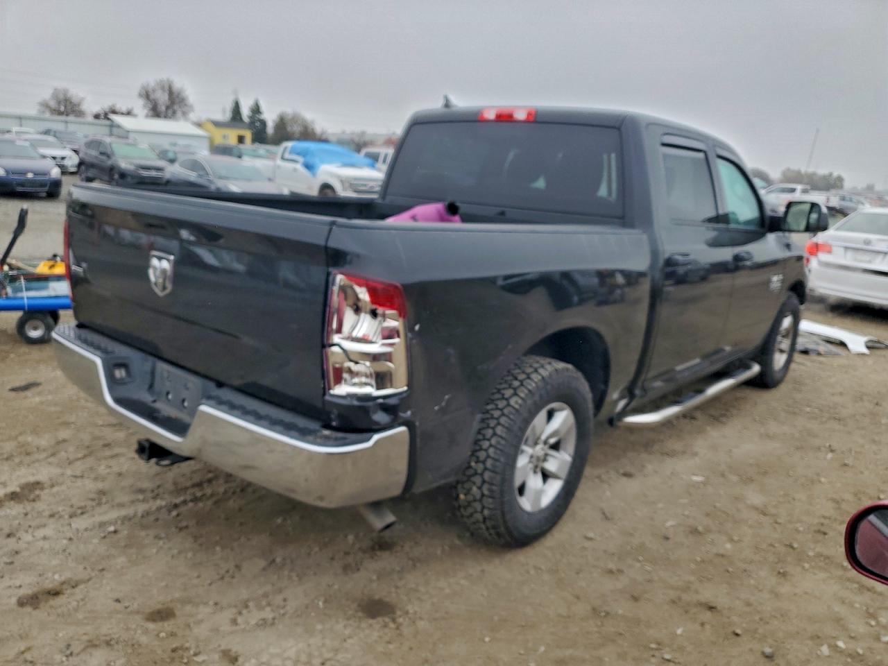 2022 RAM 1500 CLASSIC SLT photo 3