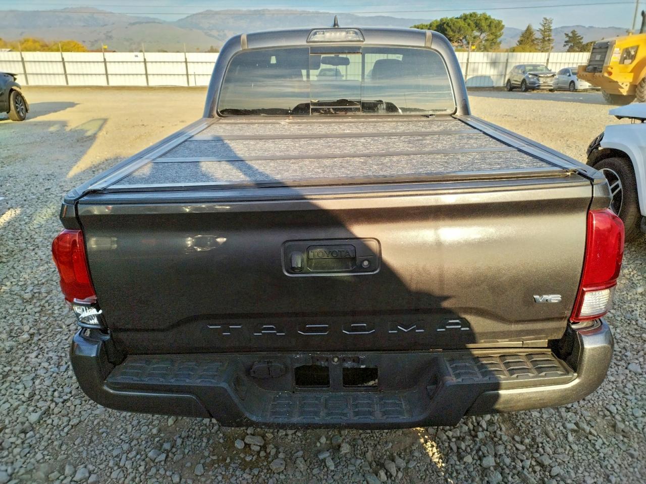 2017 TOYOTA TACOMA DOUBLE CAB photo 6