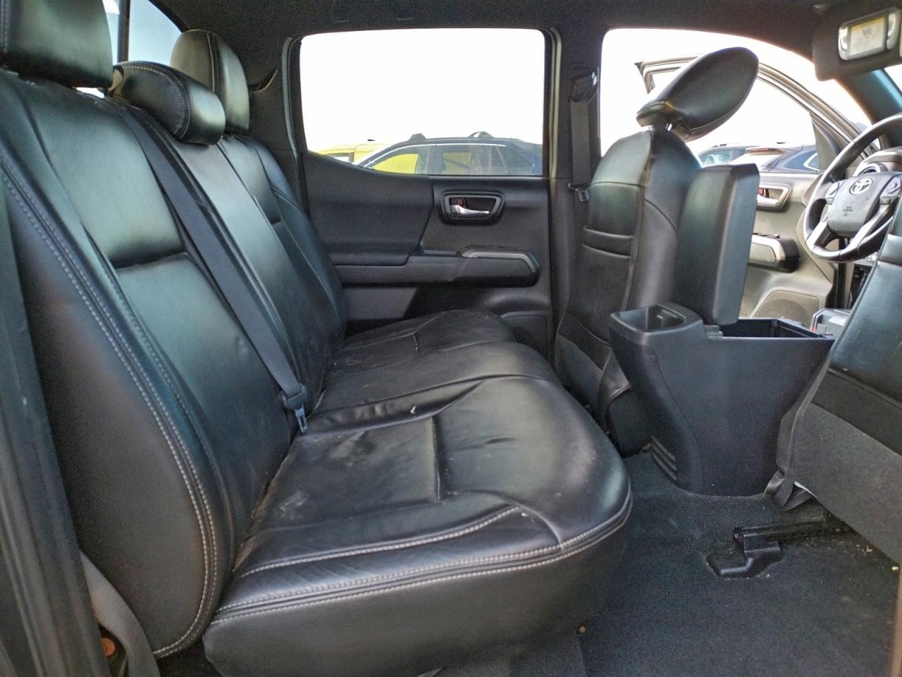 2017 TOYOTA TACOMA DOUBLE CAB photo 10