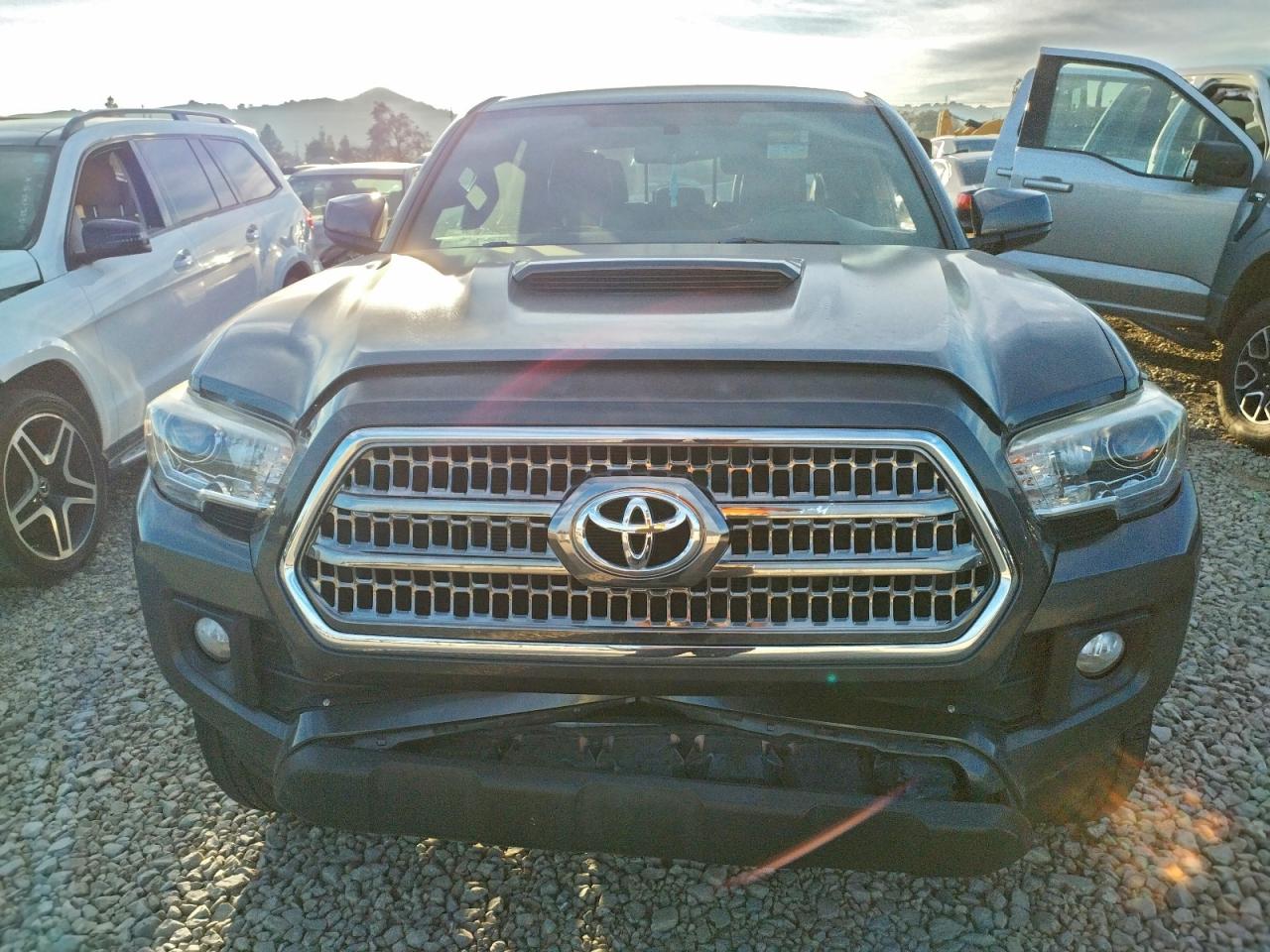 2017 TOYOTA TACOMA DOUBLE CAB photo 5