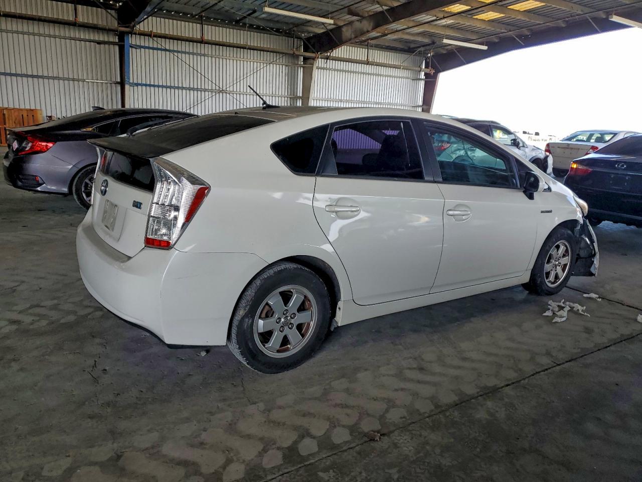 2010 TOYOTA PRIUS photo 3