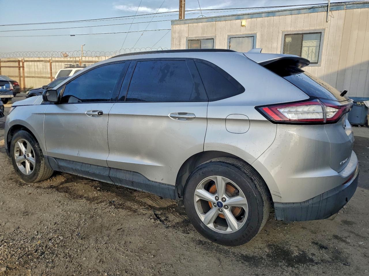 2015 FORD EDGE SE photo 2