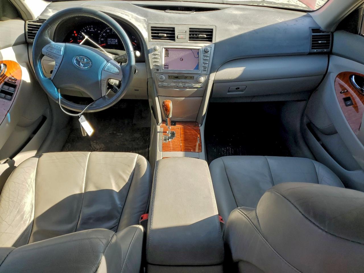 2010 TOYOTA CAMRY SE photo 8
