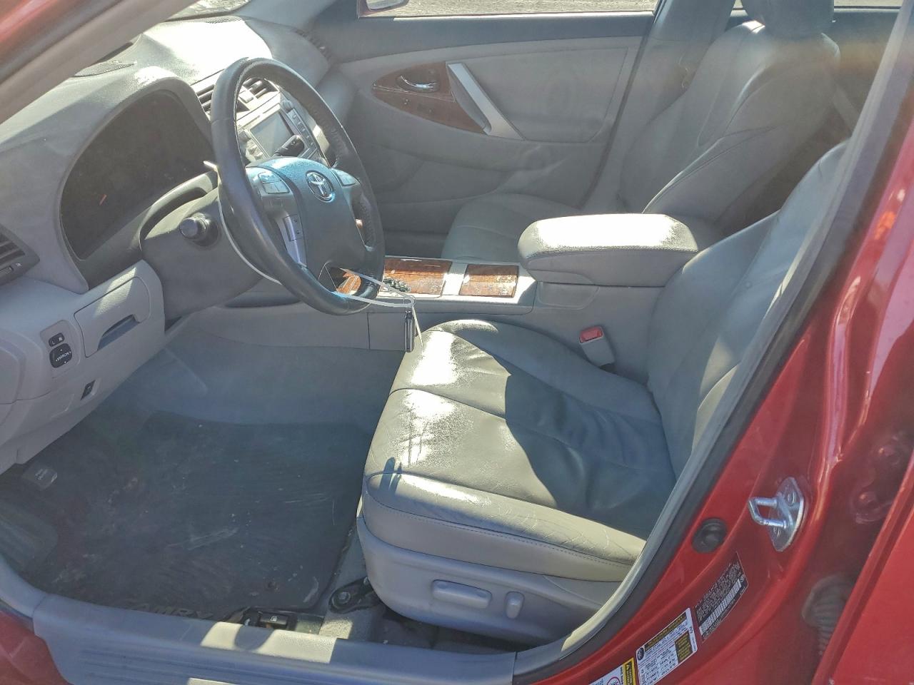 2010 TOYOTA CAMRY SE photo 7