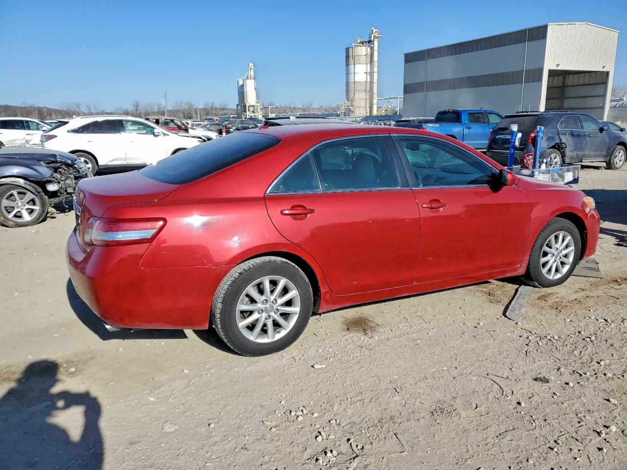 2010 TOYOTA CAMRY SE photo 3