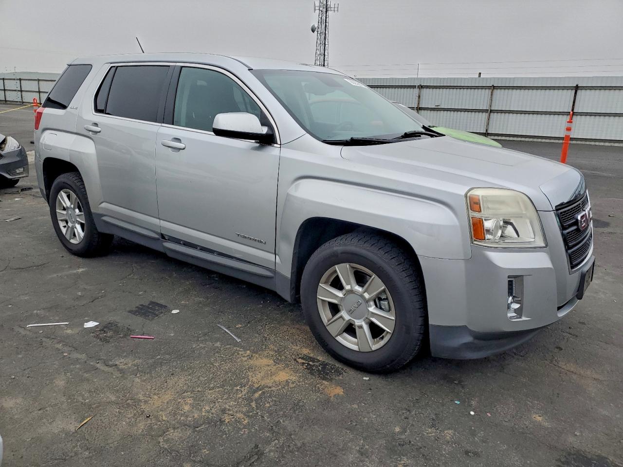 2013 GMC TERRAIN SLE photo 4
