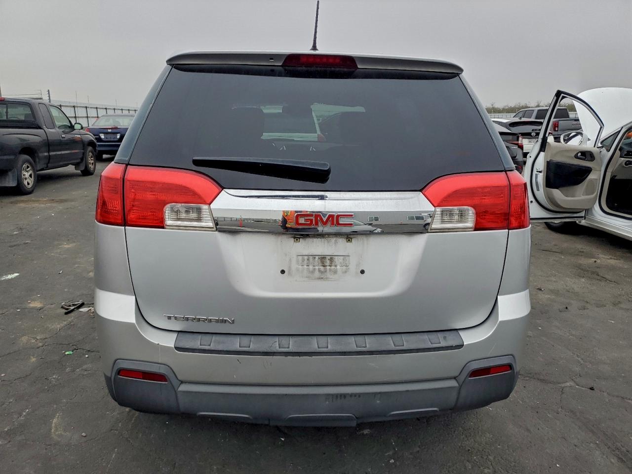 2013 GMC TERRAIN SLE photo 6