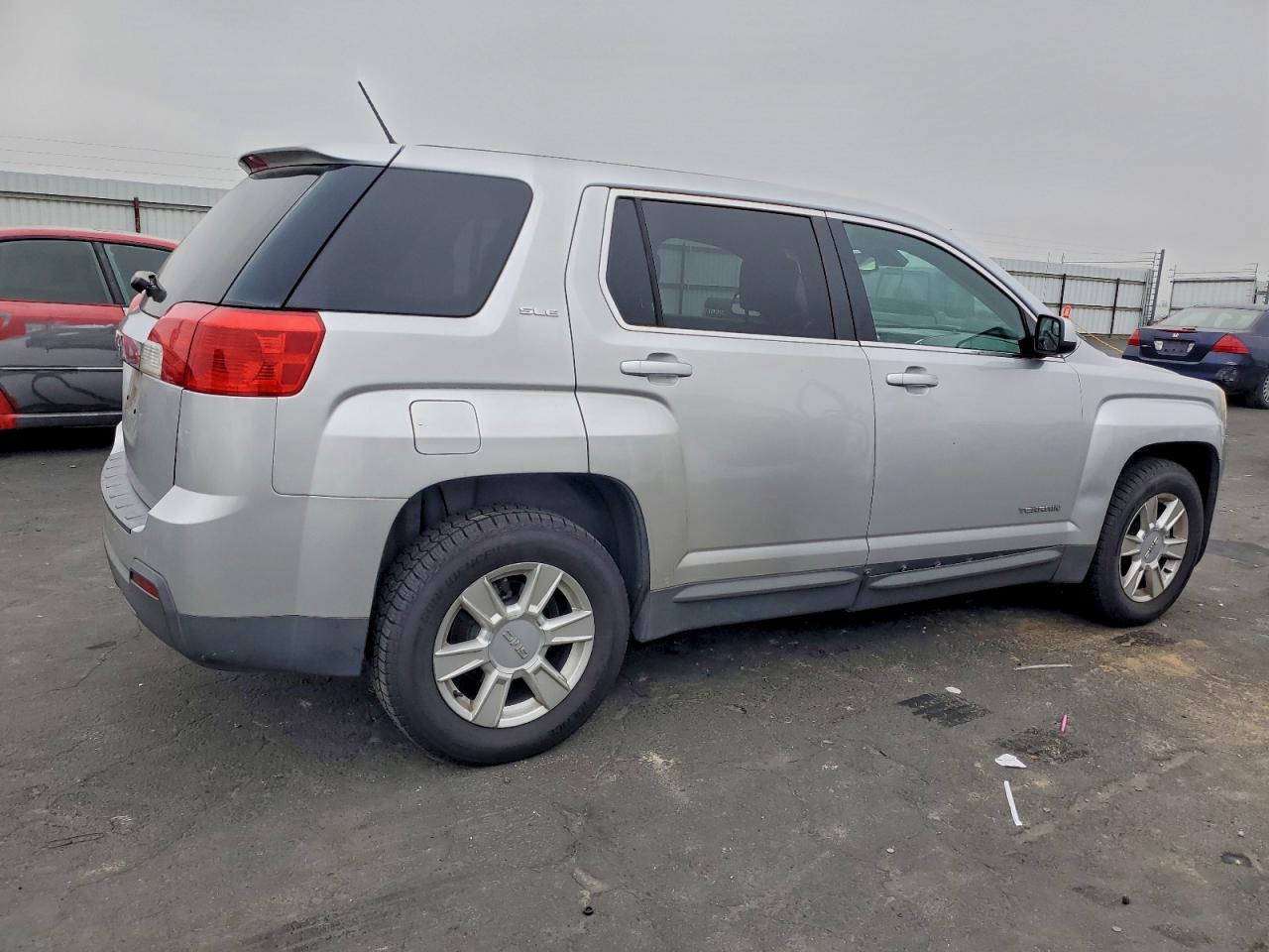 2013 GMC TERRAIN SLE photo 3