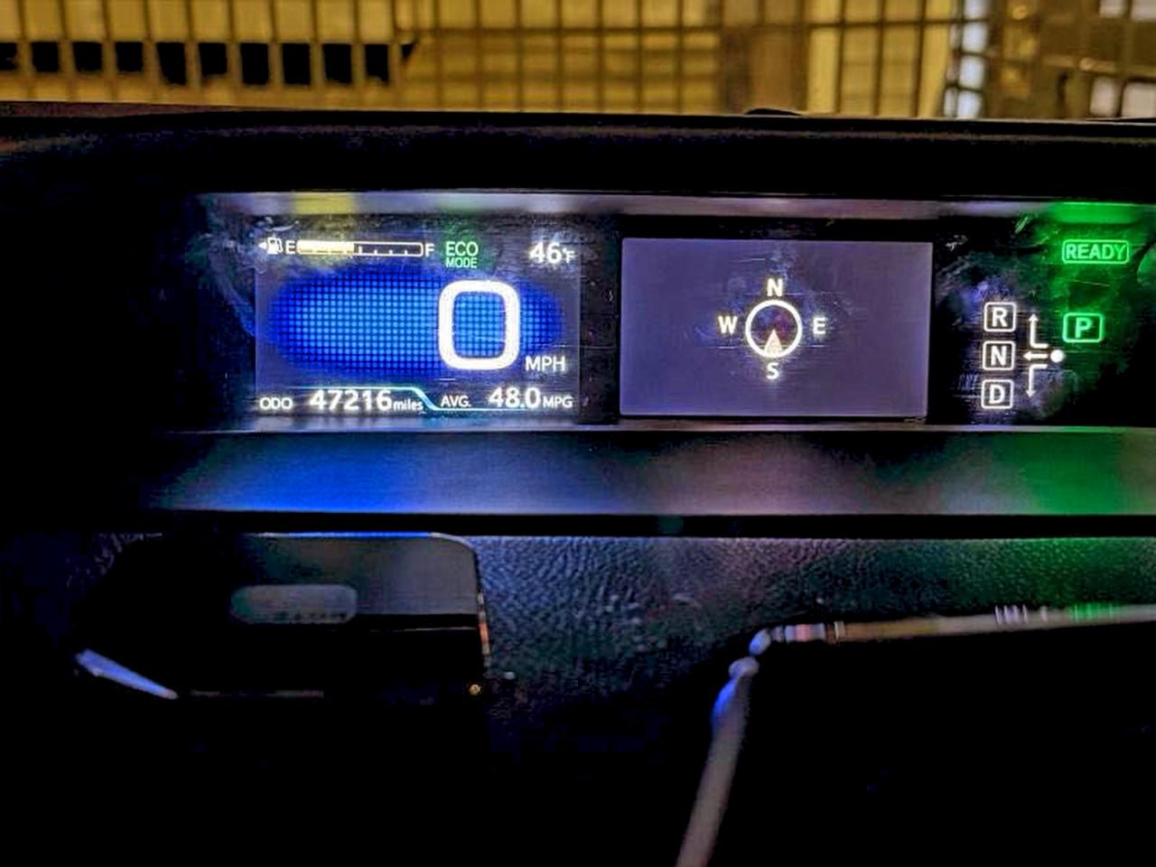 2017 TOYOTA PRIUS photo 8