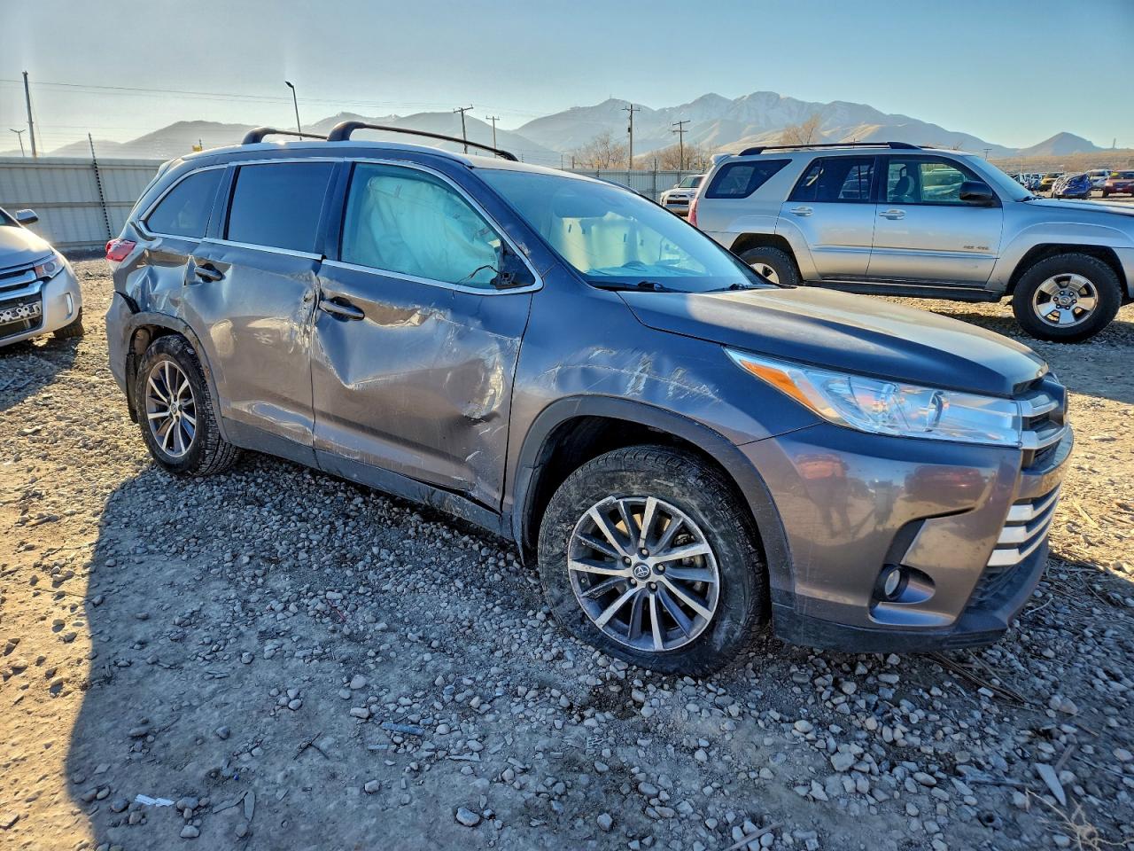 2019 TOYOTA HIGHLANDER SE photo 4