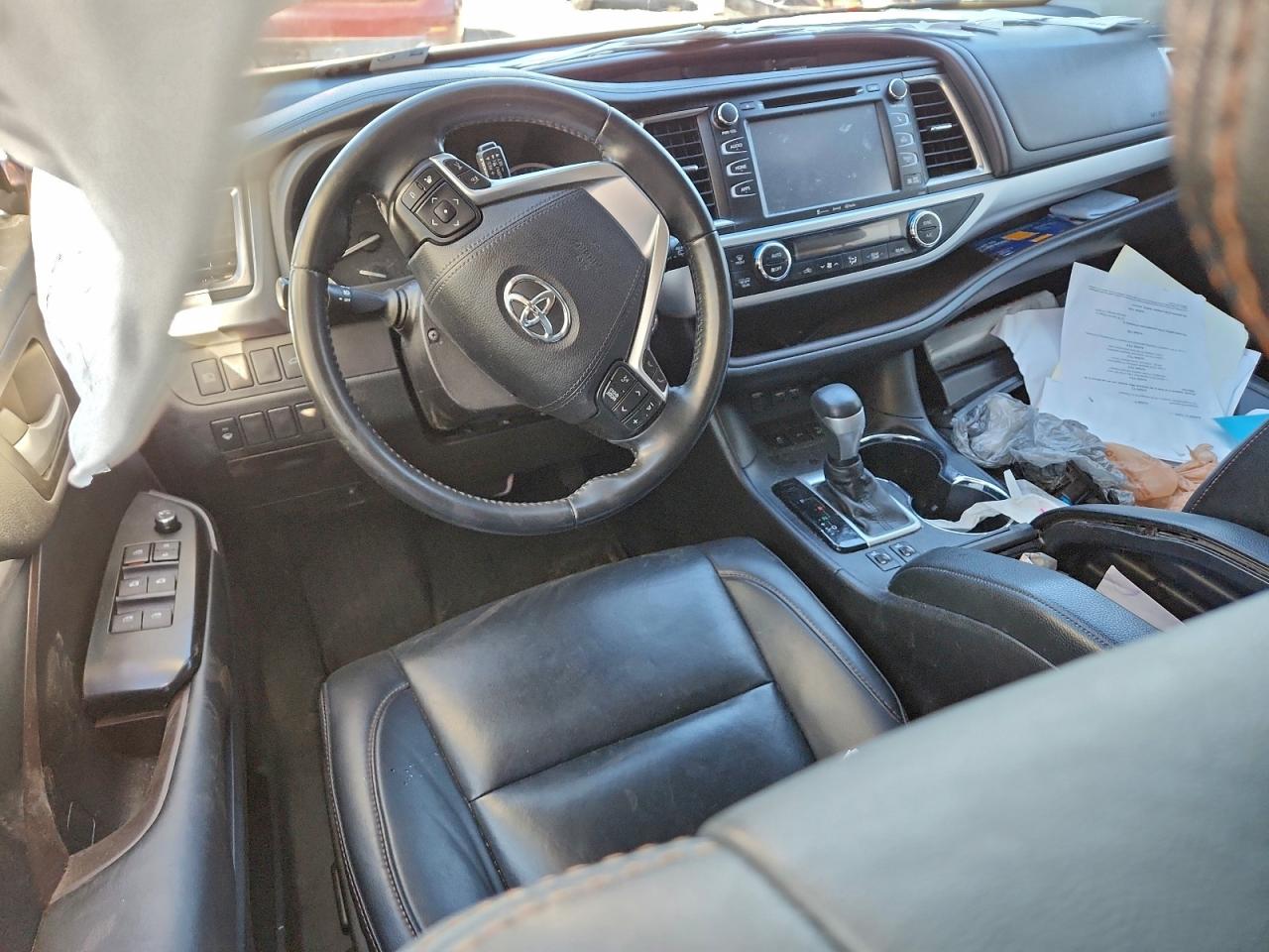 2019 TOYOTA HIGHLANDER SE photo 8