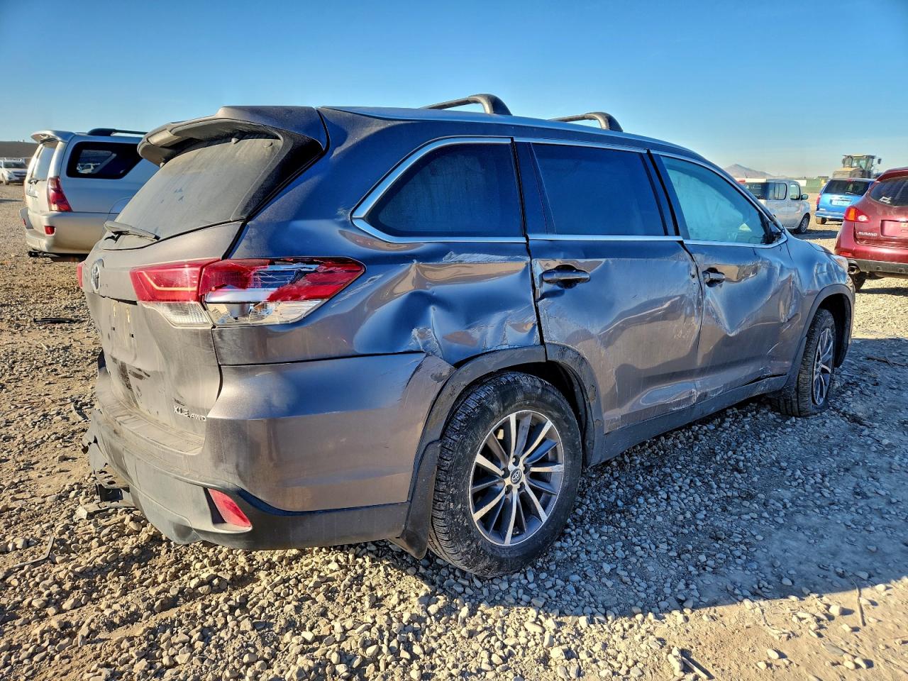 2019 TOYOTA HIGHLANDER SE photo 3