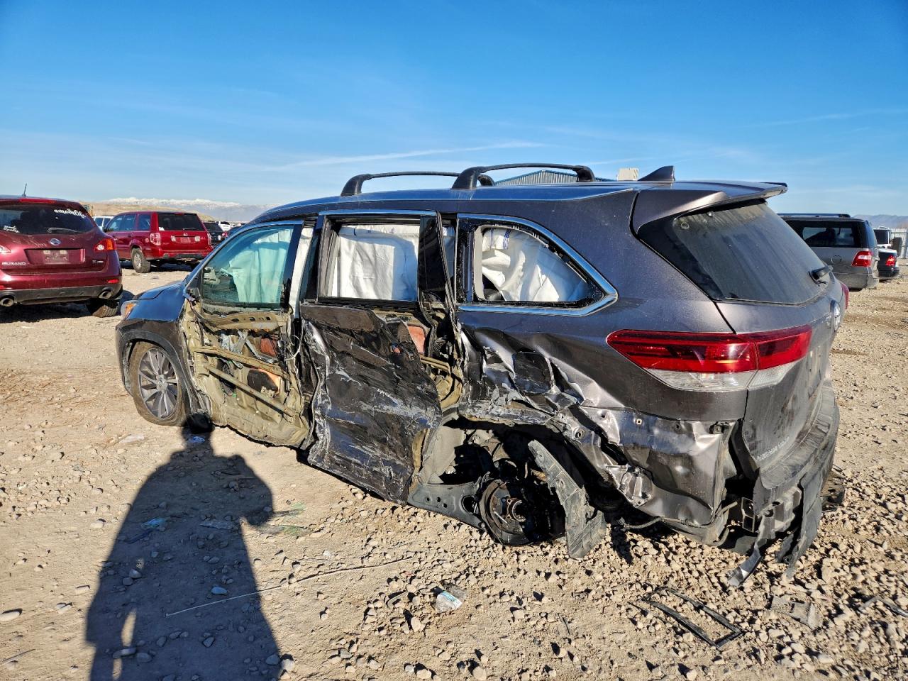 2019 TOYOTA HIGHLANDER SE photo 2