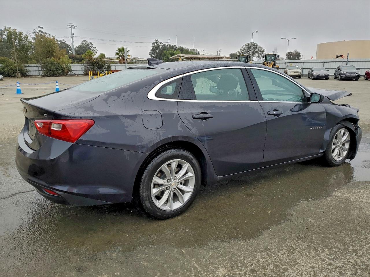 2023 CHEVROLET MALIBU LT photo 3