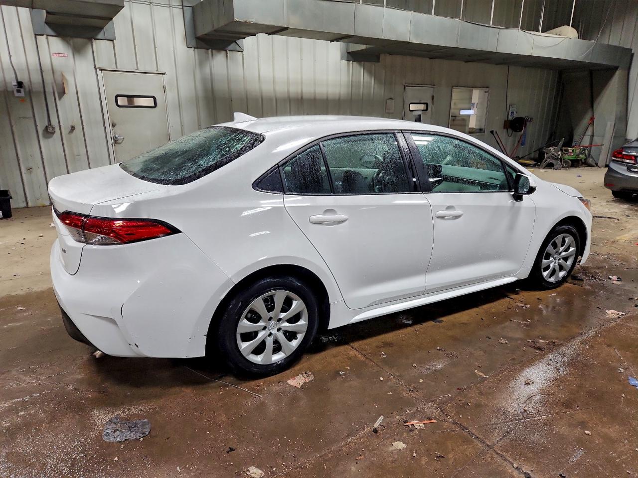 2023 TOYOTA COROLLA LE photo 3